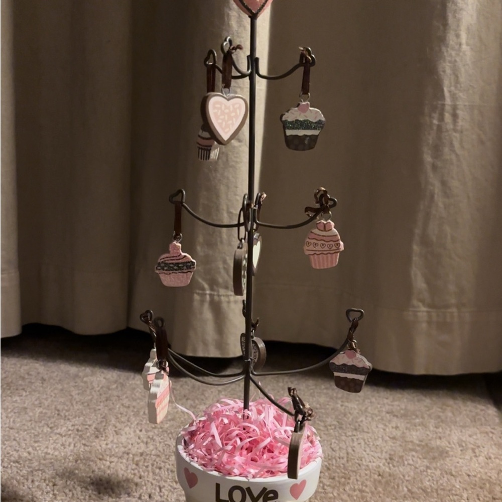 Cupcake Charm Tree with Love Base